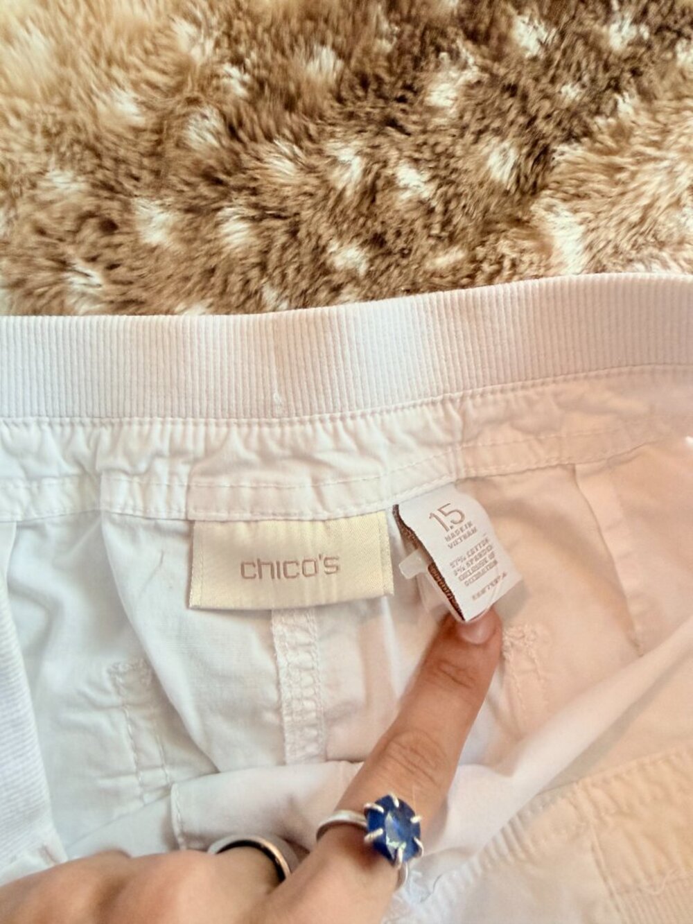 Size 1 M Chicos White Cargo Capri Pants Adjustable Hem Crop Pants - Picture 5 of 6